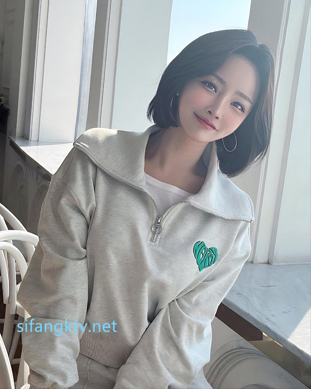 两个清纯萝莉小女佣跟小哥激情4P，全程露脸好骚好可爱颜值很高